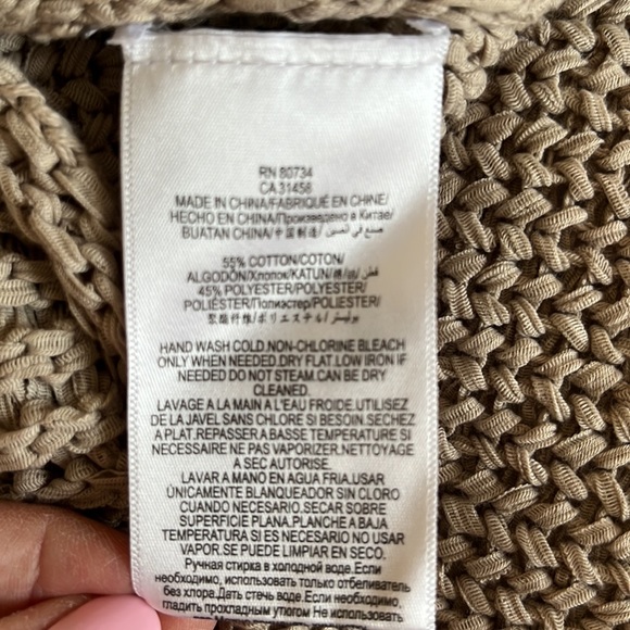 BCBG MAXAZRIA SWEATER - NWOT - Picture 8 of 8